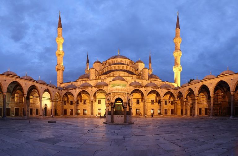 Dunga visits Hagia Sophia & Blue Mosque