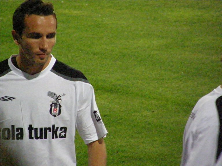 Besiktas set to offer Czech Republic international Sivok new deal