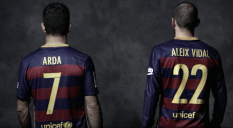 Video: Vidal assists Arda Turan in Barcelona training