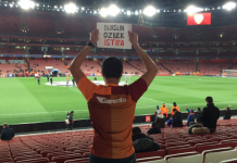 Galatasaray fan protest Arsenal Bayern Munich Emirates