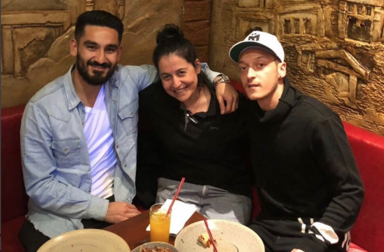 Photo: Arsenal star linked with Emirates exit spotted in London restaurant with Man City’s Gundogan