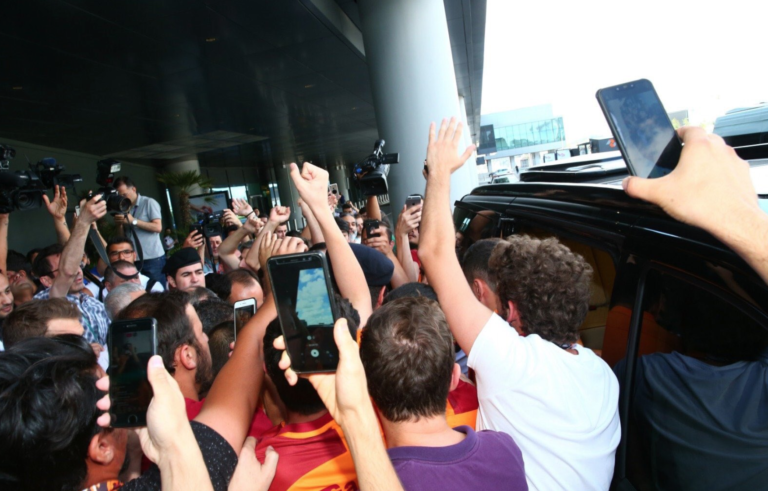 Jean Michael Seri Arrives in Turkey Ahead of Completing Galatasaray Transfer From Fulham