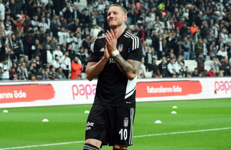 Besiktas boss responds to Manchester United striker criticism