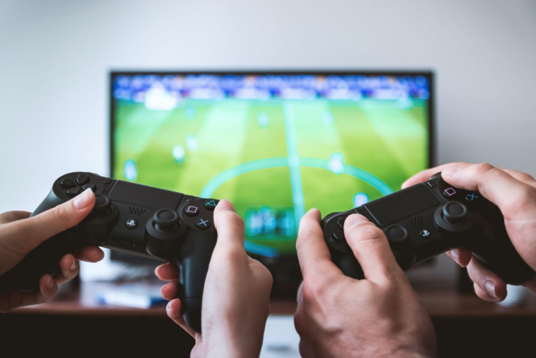 Online Football Gaming: How to Get Good at It