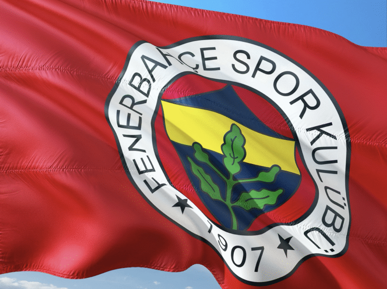 Vitor Pereira Confirms Star Defender’s Return for Fenerbahçe vs Nottingham Forest Clash