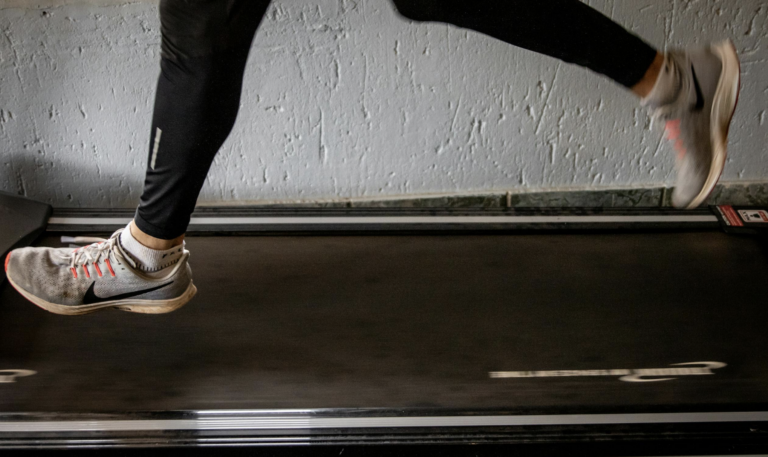 Running Outside vs Treadmill: A Performance and Biomechanics Analysis