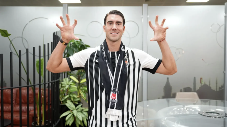 Beşiktaş Secure Marquee Signing as Free Agent Dusan Vlahovic Arrives in Istanbul